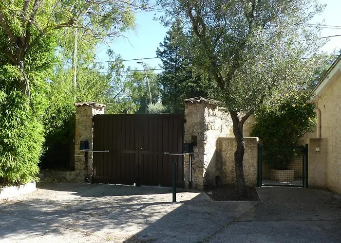 Maisonnette Au Calme Et Proche *