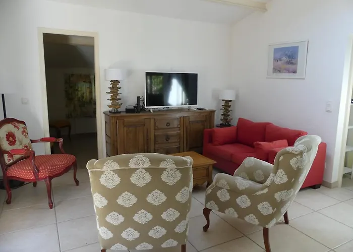 Maisonnette Au Calme Et Proche بيت للعطل